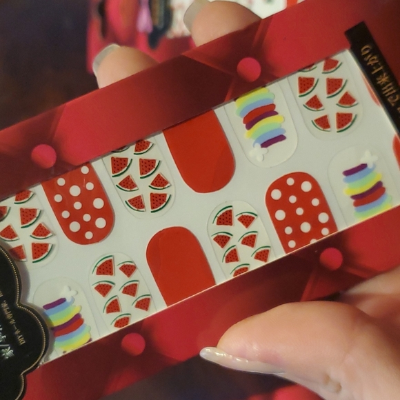 Lot of 4, nail strips - Picture 3 of 6